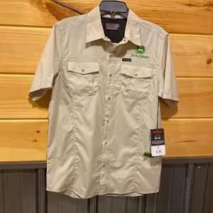 Wrangler “John Deere “ Men’s Snap short sleeve New with tags size medium